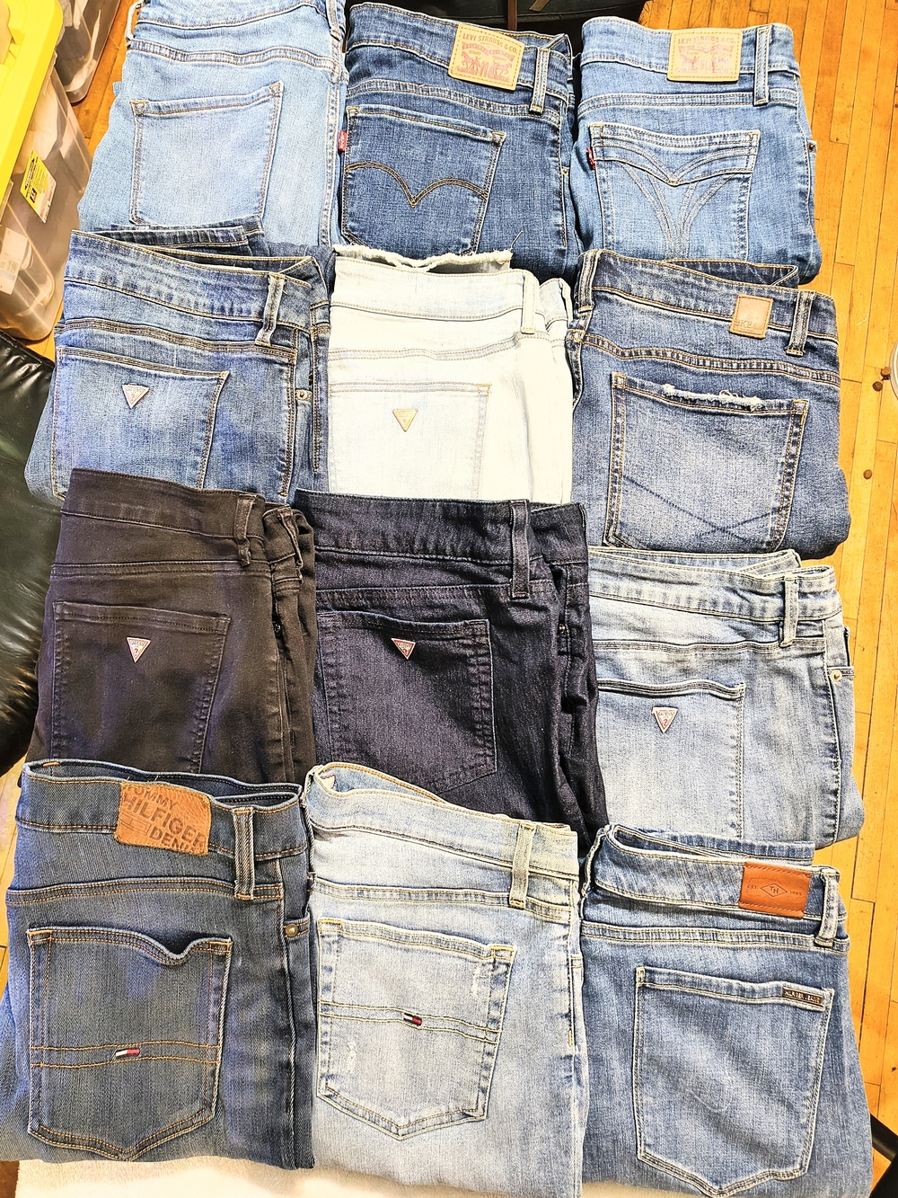 Women's Denim Jeans Lot Of 12 Levi's Tommy Hilfiger BKE Guess Nine West 32"&34"